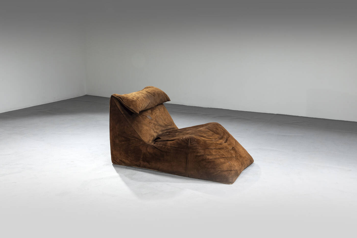 Mario Bellini, chaise longue Le Bambole con rivestimento in alcantara anni '70